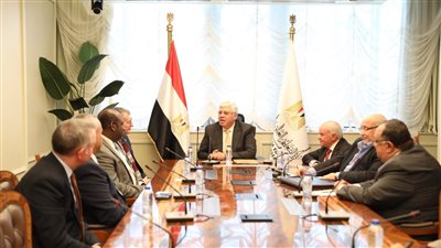 وزير التعليم العالى يبحث التوسع فى البرامج الدراسية مع جامعة وسط لانكشاير البريطانية