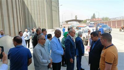 محافظ القليوبية يتفقد صوامع القمح ببنها