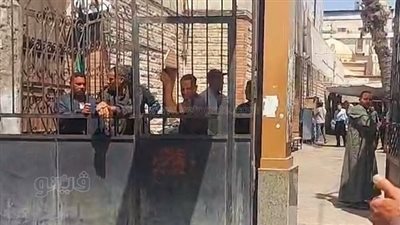 النيابة تعاين موقع حادث مقتل مؤذن ونجله على يد شقيقه بالغربية (صور)