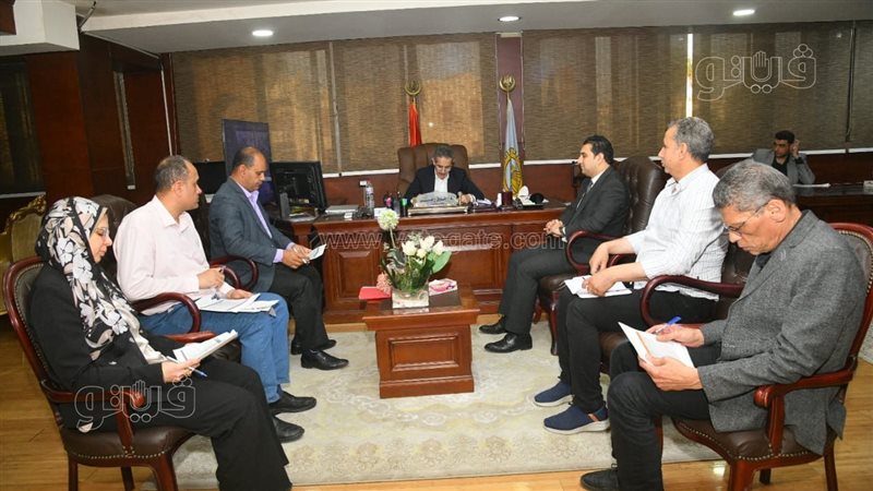 محافظ الغربية يناقش