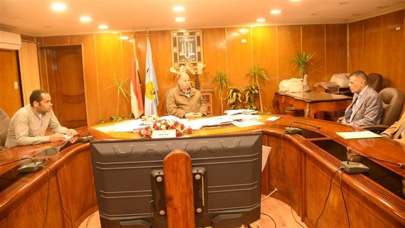 اجتماع محافظ أسيوط،