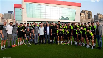 حسين لبيب يهنئ لاعبي الزمالك بالفوز على الأهلي ويطالبهم بغلق ملف مباراة القمة (صور)