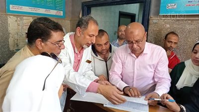  إحالة 43 من العاملين بمستشفى الفشن ببني سويف للتحقيق لتغيبهم عن العمل (صور)