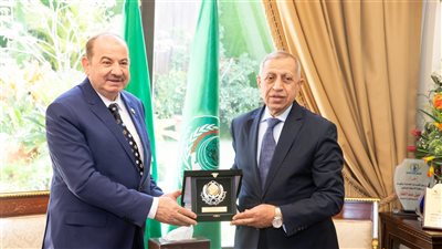 رئيس الأكاديمية العربية يبحث التعاون مع شركة الصرف الصحي بالإسكندرية 