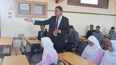 القوافل التعليمية تجوب المدارس وتكثف المتابعات الميدانية بالوادي الجديد 