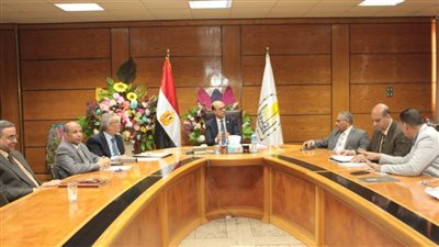 جامعة أسيوط تعقد لجنة التعبئة لحصر إمكانيات المستشفيات ومناقشة الاستخدام الأمثل للموارد