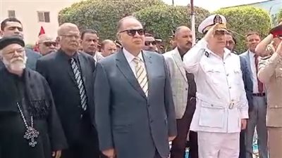 محافظ أسيوط يضع إكليلا من الزهور على النصب التذكاري لشهداء بني عدي (فيديو)