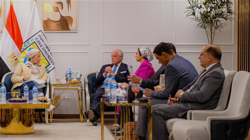وزيرة البيئة ومحافظ