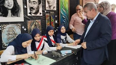 مدير تعليم دمياط يشهد ورش عمل مخرجات ونواتج الأنشطة الطلابية لمدارس ميت أبو غالب