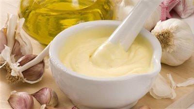 أرخص وأسرع سلطة، طريقة عمل التومية بالوصفة السوري الأصلية 