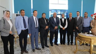 على مساحة ٧٦ فدانا، محافظ الوادي الجديد يبحث إنشاء مصنع إنتاج أخشاب mdf 