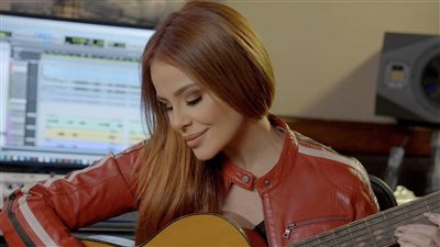 كارول سماحة تشوق الجمهور لألبومها الجديد 