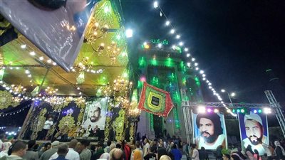 توافد العشرات بحديقة ميدان المساجد للاحتفال بمولد الزرقاني والتهامي يحي الختام