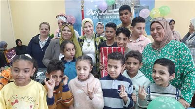 حي الجمرك بالإسكندرية يحتفل بعيد اليتيم وذوي الهمم 
