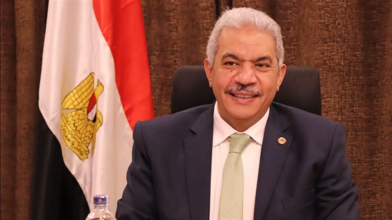  الدكتور محمود صديق،