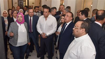 وزير الصحة ومحافظ الإسكندرية يتفقدان المركز الإفريقي لصحة المرأة