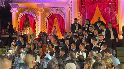 على أغنية سطلانة، وصلة رقص في حفل زفاف نجل محمد فؤاد (فيديو وصور)