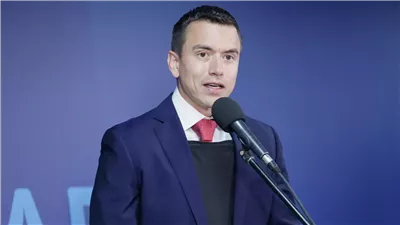 رئيس الإكوادور يعلن فوزه مبكرا في استفتاء 