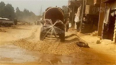 محافظ الغربية يتابع أعمال رصف طريق مصنع تدوير القمامة بدفرة