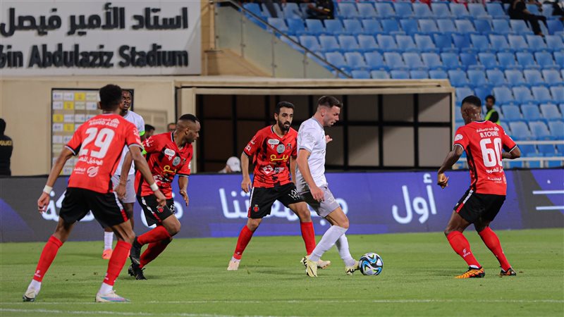 مباراة الرياض والطائي،
