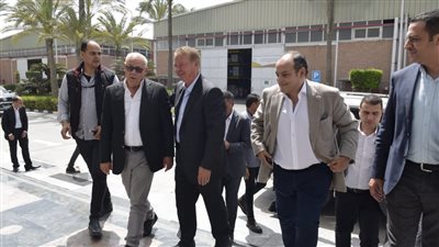 وزير التجارة والصناعة يتفقد مصنعا لإنتاج الدهانات بالمنطقة الصناعية في بورسعيد 