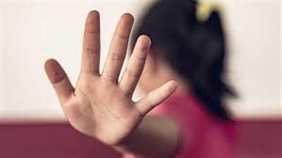 استعانت بعشيقها، القبض على أم عذبت بنت طليقها في الدقهلية