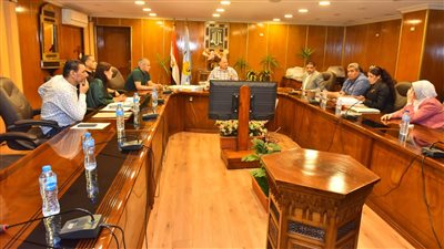 محافظ أسيوط يتابع خطة الرصف ورفع كفاءة الشوارع بحي شرق