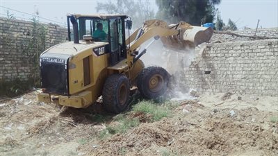 إزالة 5 حالات تعديات على أرض زراعية في الموجة 22 بقنا