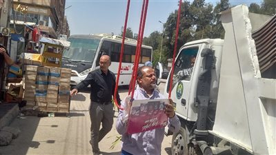 تحرير 12 محضرا تعديا على حرم الطريق خلال حملة بحي ثانِ في الإسماعيلية (صور) 