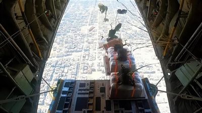 مصر تكثف أعمال الإسقاط الجوي اليومي للمساعدات الإنسانية والإغاثية على شمال قطاع غزة