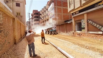 محافظ الغربية يتابع أعمال رصف وتطوير شارع المدارس ببسيون