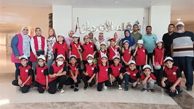 طلاب يابانية الوادي الجديد في زيارة لمستشفى شفاء الأورمان بالأقصر لدعم المرضى 