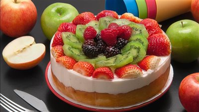 طريقة عمل الكيكة بالفواكه، تحلية لذيذة لأطفالك