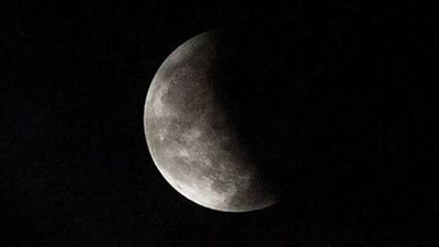 الصين تصدر أول أطلس جيولوجي عالي الدقة للقمر في العالم