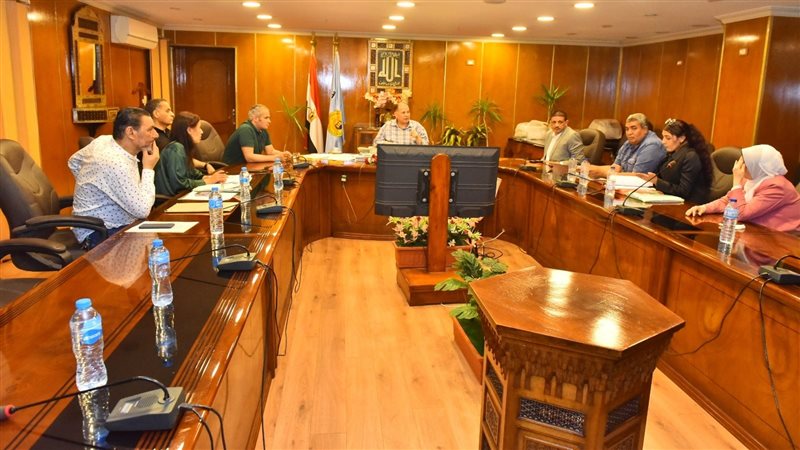 اجتماع محافظ أسيوط،