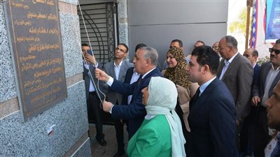 محافظ سوهاج يفتتح المركز الطبي بحي الكوثر (صور) 