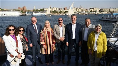 لاستعراض شعارات برنامج وعي، وزيرة التضامن ومحافظ أسوان يشهدان اصطفاف المراكب الشراعية (صور)