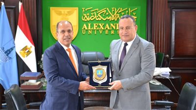 جامعة الإسكندرية تناقش استكمال الاستعدادات الإدارية لامتحانات الفصل الدراسي الثاني