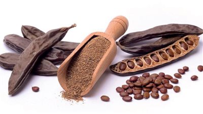 فوائد الخروب، يخفف آلام الروماتيزم ويحسن المزاج ويساعد على الاسترخاء 