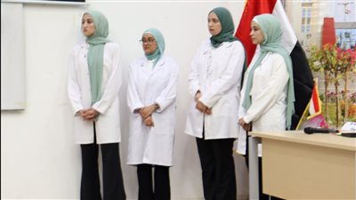 طلاب طب المنصورة الجديدة يقدمون عرضًا إكلينيكيا مميزا حول أمراض الجهاز الهضمي (صور) 