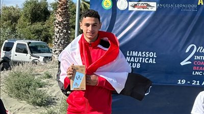 لاعب نادي القناة للتجديف يفوز بفضية بطولة قبرص الدولية (صور) 