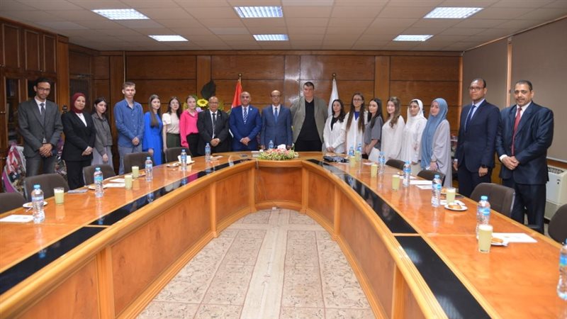 اجتماع رئيس جامعة