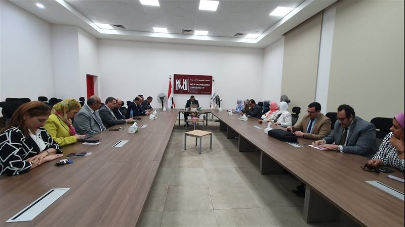 اجتماع بجامعة المنصورة