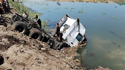 مصرع 3 أشخاص في انقلاب سيارة ملاكي بالرياح التوفيقي بميت غمر بالدقهلية 