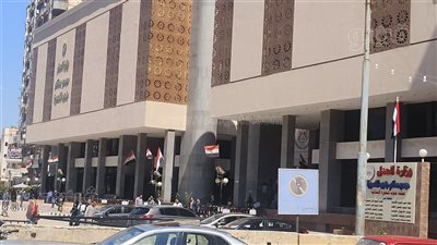 تعزيزات أمنية بمجمع محاكم المنصورة تزامنا مع محاكمة المتهمين بقتل طفل الشوامي