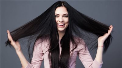 استخدمى هذا البخاخ لشعر طويل وغزير ورائحة مميزة