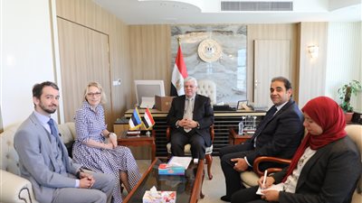 وزير التعليم العالي يناقش مع سفيرة إستونيا سبل تعزيز التعاون