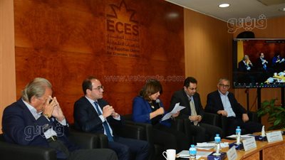 خبير اقتصادي يكشف مصير سعر الدولار أمام الجنيه خلال الفترة المقبلة