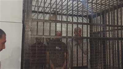 لحظة مثول المتهمين الـ3 أمام المحكمة في قضية مقتل طفل الدقهلية (فيديو)