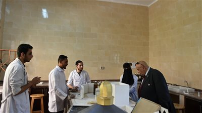 رئيس جامعة الأقصر يؤكد على استعداد الجامعة للامتحانات العملية والنظرية خلال جولته بكلية الآثار